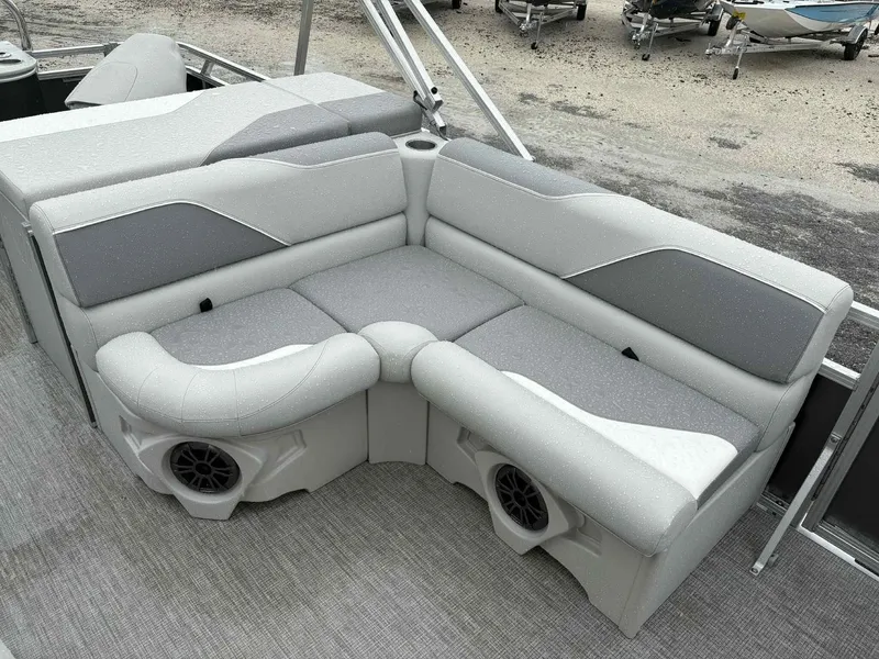 Slide: The Image of Avalon Venture 85 23 VERSA FISH-TRITOON 200HP 2025 - 24