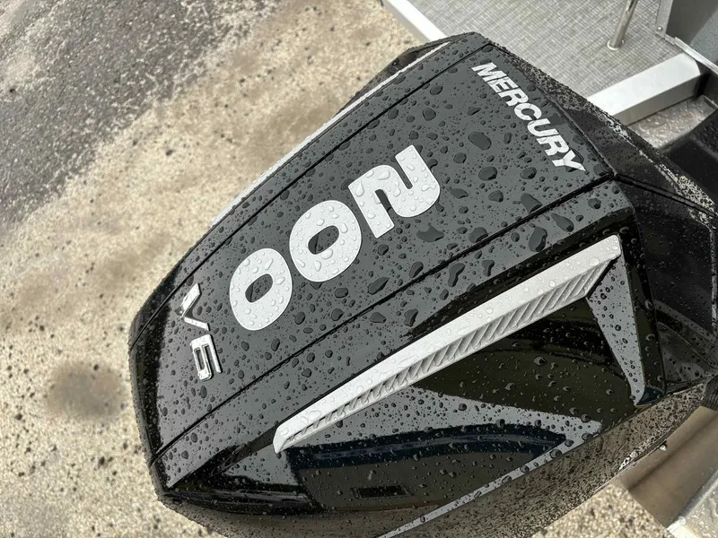 Slide: The Image of Avalon Venture 85 23 VERSA FISH-TRITOON 200HP 2025 - 7