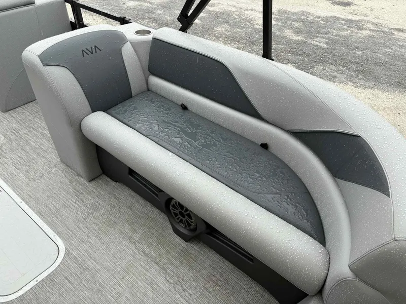 Slide: The Image of Avalon Venture 85 23 VERSA FISH 2025 - 16