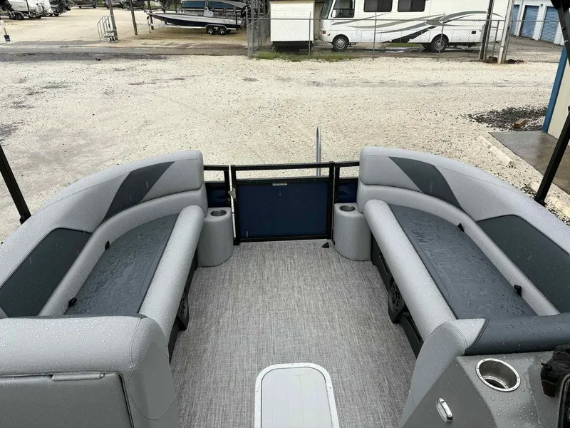 Slide: The Image of Avalon Venture 85 23 VERSA FISH 2025 - 19