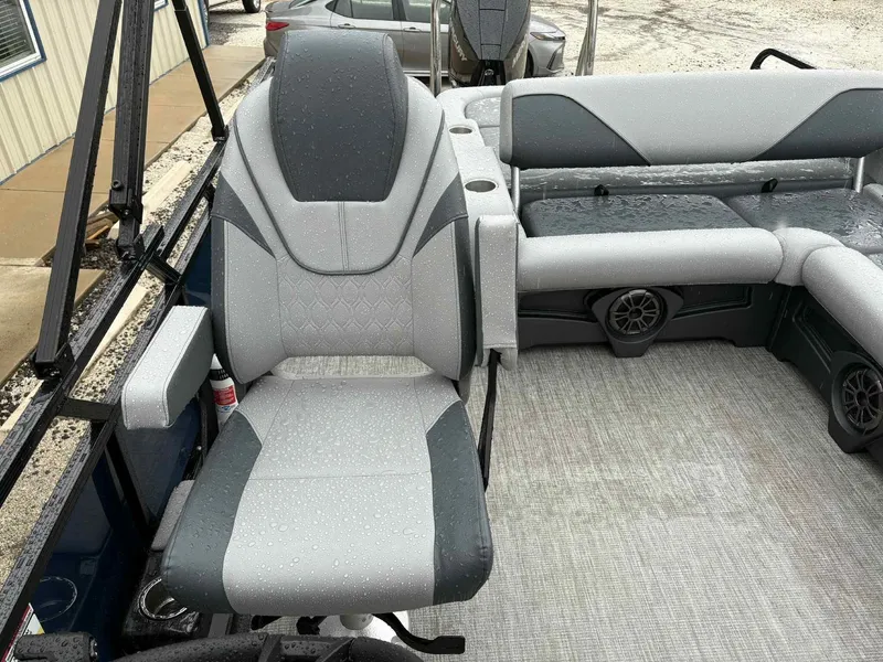 Slide: The Image of Avalon Venture 85 23 VERSA FISH 2025 - 7