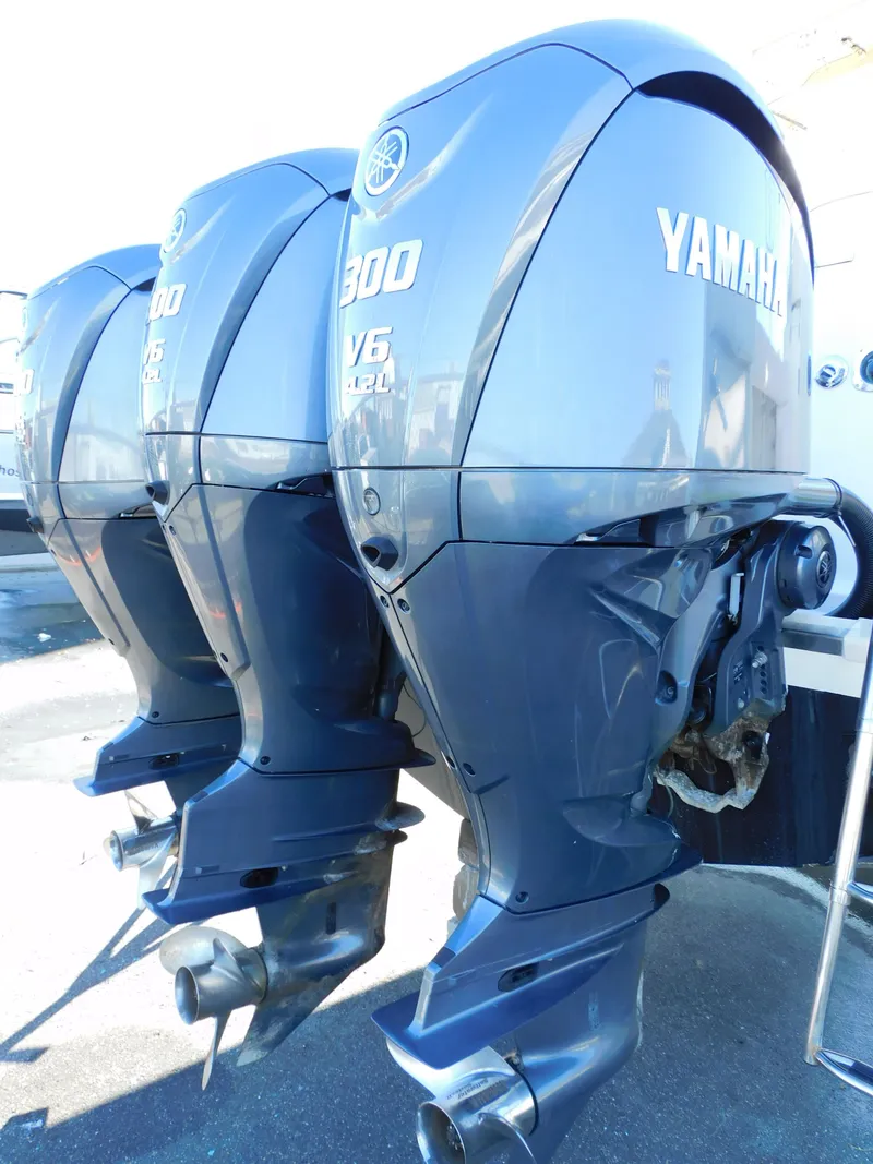 Slide: The Image of Grady-White Express 360 2007 - 9