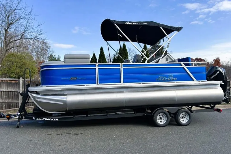 The Image of 2026 Sun Tracker Party Barge 22 RF XP3 pontoon boat on trailer, blue exterior. - 0