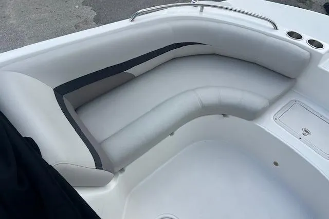 Slide: The Image of Manufacturer Provided Image: Top view layout of 2017 Hurricane SunDeck Sport 188 OB boat. - 10