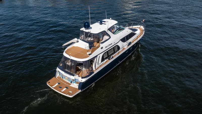 Slide: The Image of Carver 56 Voyager 2005 - 4