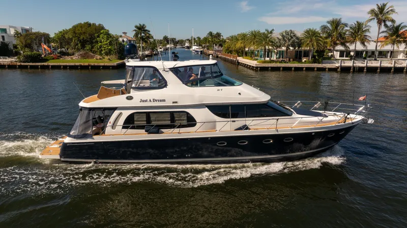 Slide: The Image of Carver 56 Voyager 2005 - 5