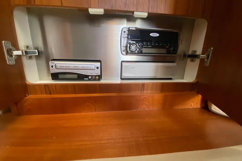 Slide: The Image of 2004 Tiara Yachts 3200 Open audio system with multimedia disc player and stereo. - 26