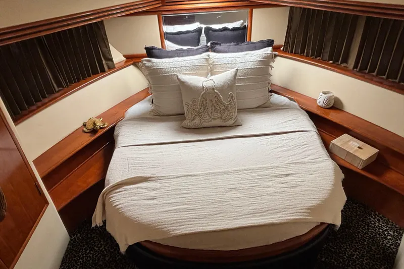 Slide: The Image of Luxurious interior of 2003 Carver 450 Voyager Pilothouse with plush seating and elegant decor. - 11