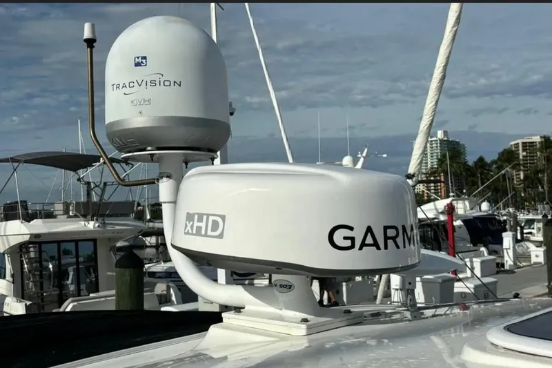 Slide: The Image of Radar and satellite equipment on a 2008 Sea Ray 38 Sundancer yacht at a marina. - 5