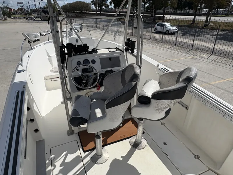 Slide: The Image of Wellcraft 210 Fisherman 2000 - 10