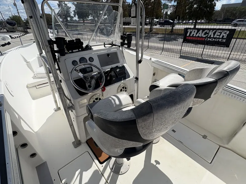 Slide: The Image of Wellcraft 210 Fisherman 2000 - 11
