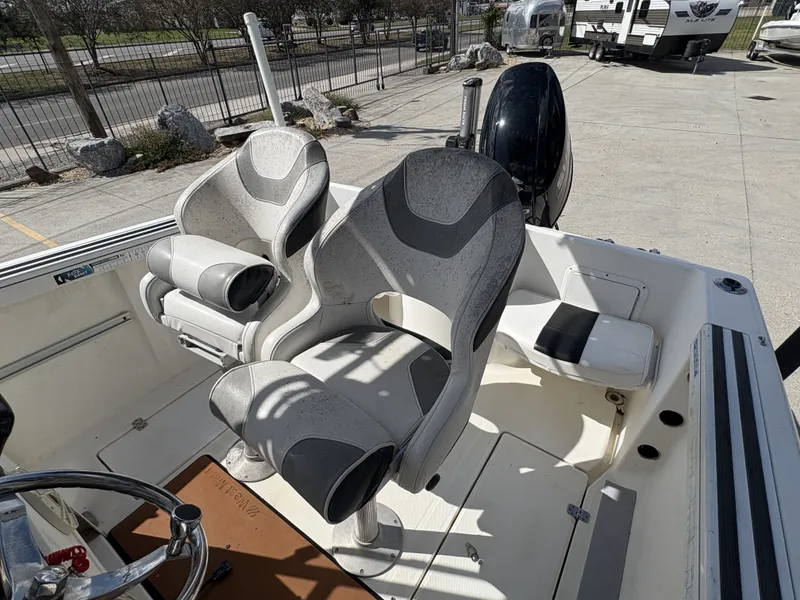 Slide: The Image of Wellcraft 210 Fisherman 2000 - 12