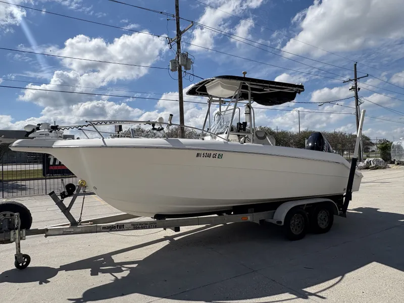 Slide: The Image of Wellcraft 210 Fisherman 2000 - 2