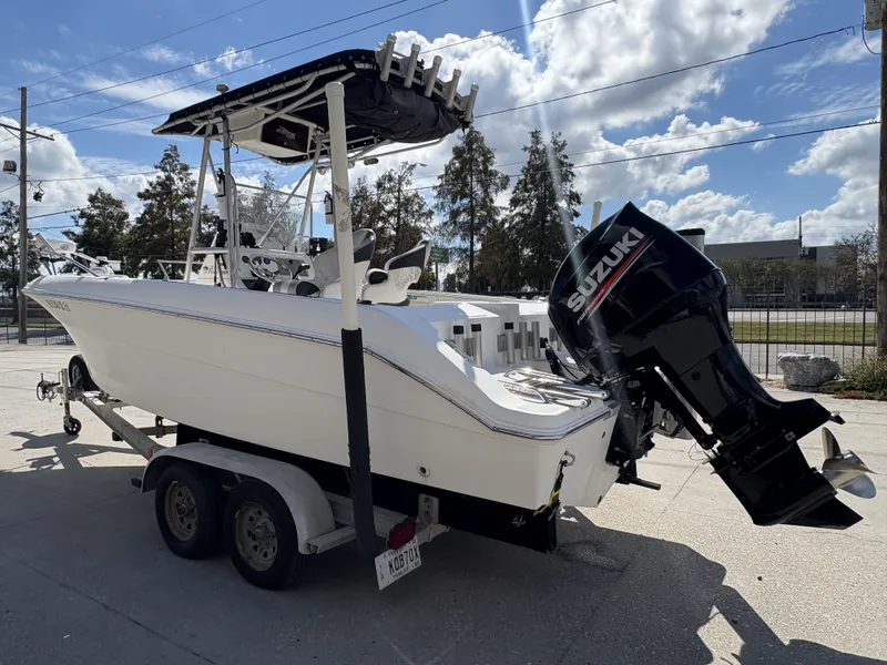 Slide: The Image of Wellcraft 210 Fisherman 2000 - 3