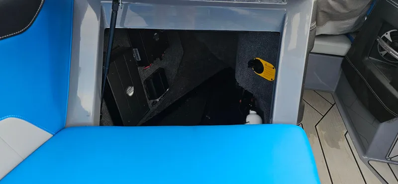 Slide: The Image of Malibu Wakesetter 23 LSV 2020 - 16