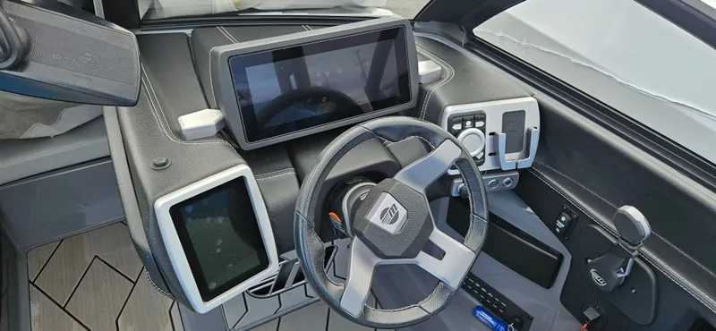 Slide: The Image of Malibu Wakesetter 23 LSV 2020 - 18