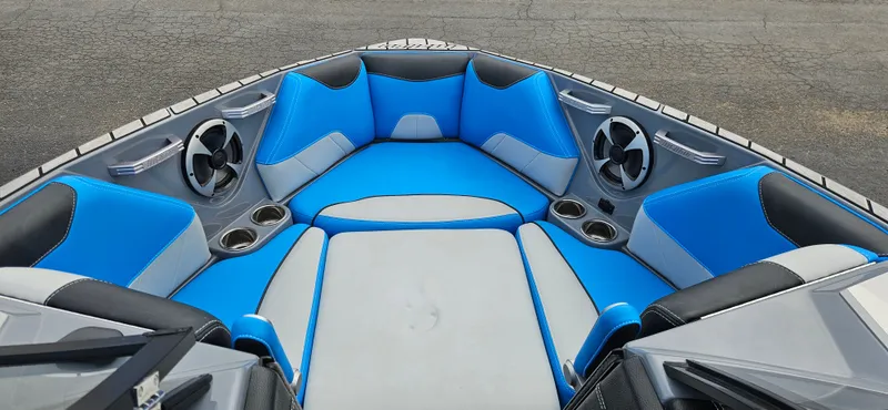 Slide: The Image of Malibu Wakesetter 23 LSV 2020 - 23