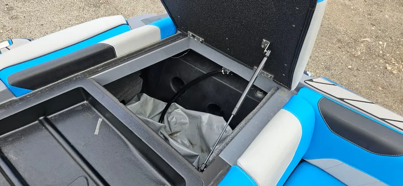 Slide: The Image of Malibu Wakesetter 23 LSV 2020 - 26