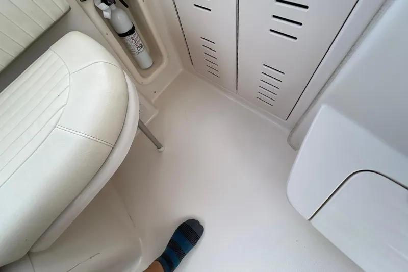 Slide: The Image of Grady-White Express 330 2003 - 17