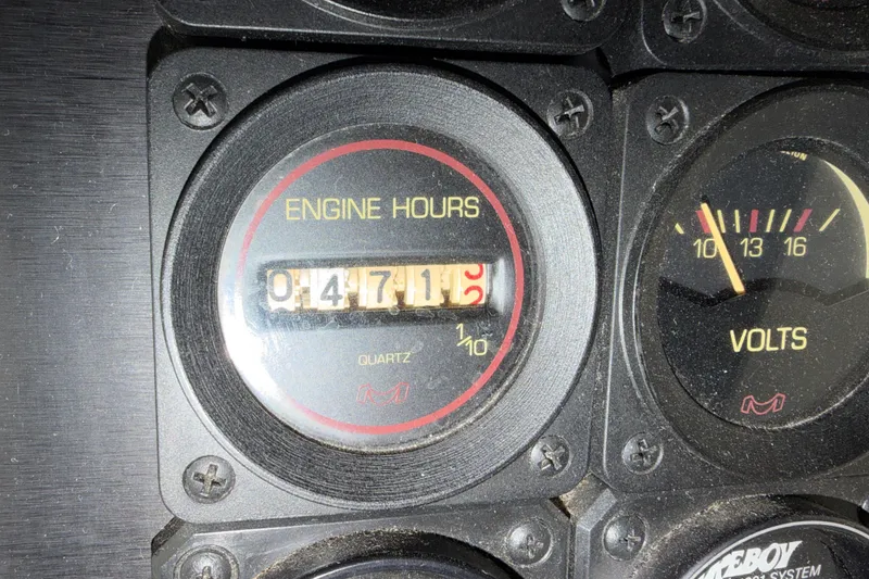 Slide: The Image of Engine hour meter showing 471.5 hours on 1990 Blue Water 42 Coastal Cruiser. - 64