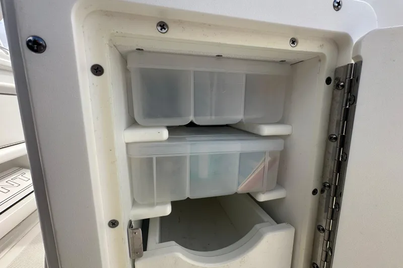 Slide: The Image of 2020 Sea Hunt Ultra 255 SE boat seating with brown cushioned seats and armrests. - 118