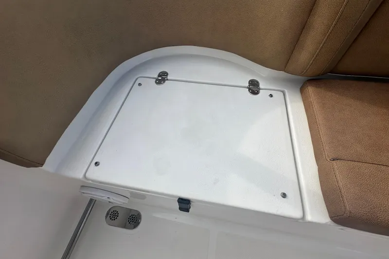 Slide: The Image of Livewell compartment on a 2020 Sea Hunt Ultra 255 SE boat. - 129