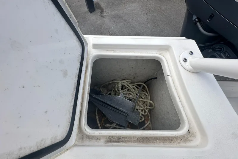 Slide: The Image of Label on 2020 Sea Hunt Ultra 255 SE trailer, detailing tire and weight specifications. - 145