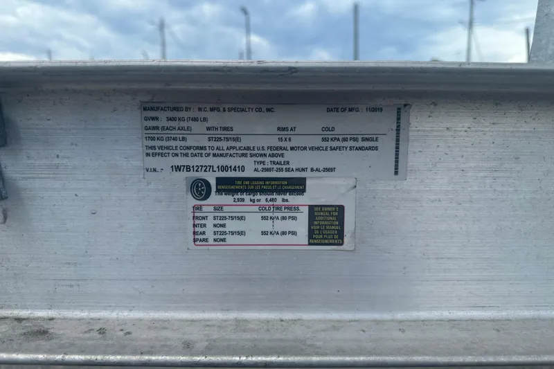 Slide: The Image of Yamaha F300XCA engine on 2020 Sea Hunt Ultra 255 SE boat. - 146