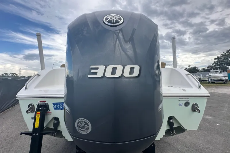 Slide: The Image of 2020 Sea Hunt Ultra 255 SE boat propeller and trailer on display. - 16