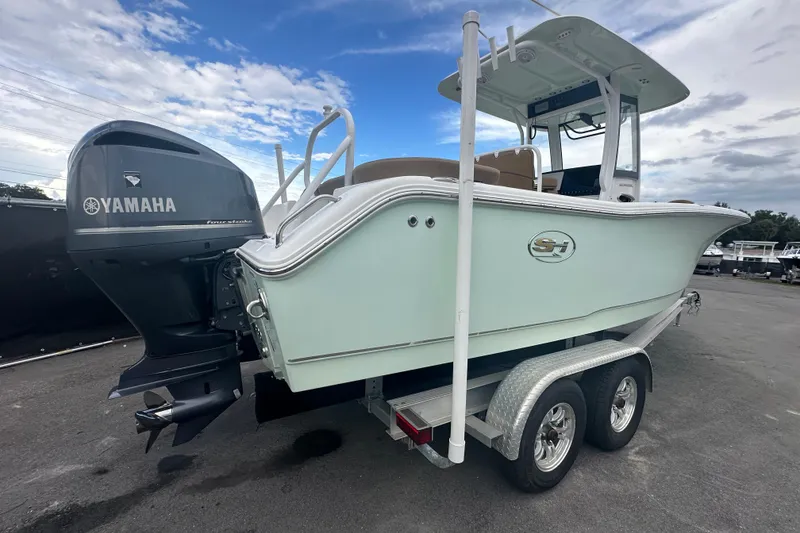 Slide: The Image of 2020 Sea Hunt Ultra 255 SE boat with Yamaha engine on trailer. - 3