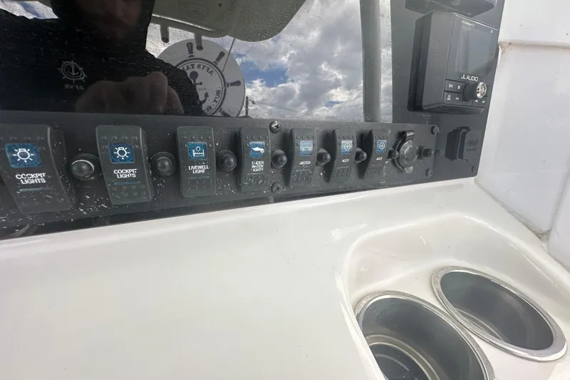 Slide: The Image of Cup holders on a 2020 Sea Hunt Ultra 255 SE boat console. - 52