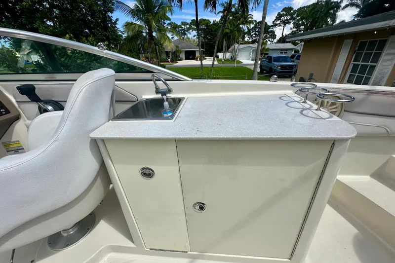 Slide: The Image of 2010 Sea Ray 280 Sundeck boat interior with sink and cup holders. - 18