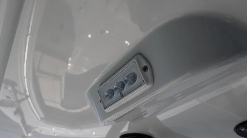 Slide: The Image of Yellowfin 32 Offshore 2022 - 53