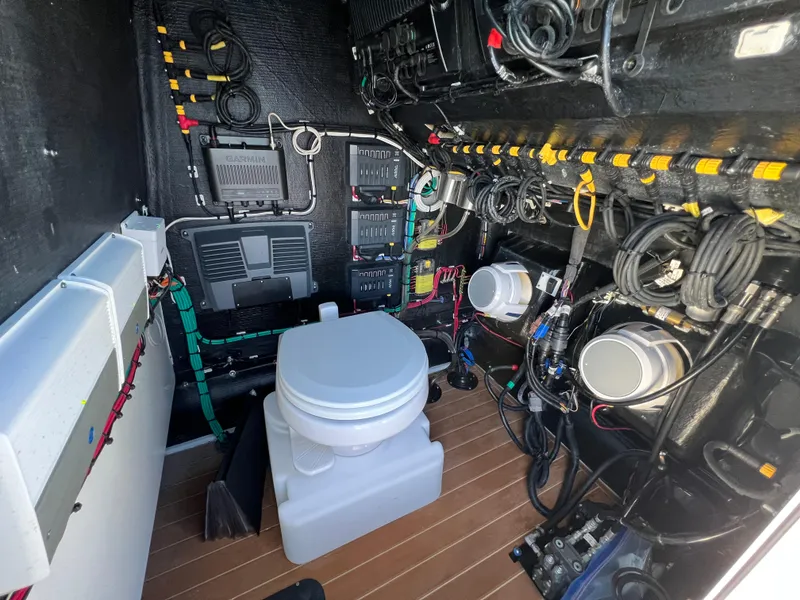 Slide: The Image of Yellowfin 32 Offshore 2022 - 56