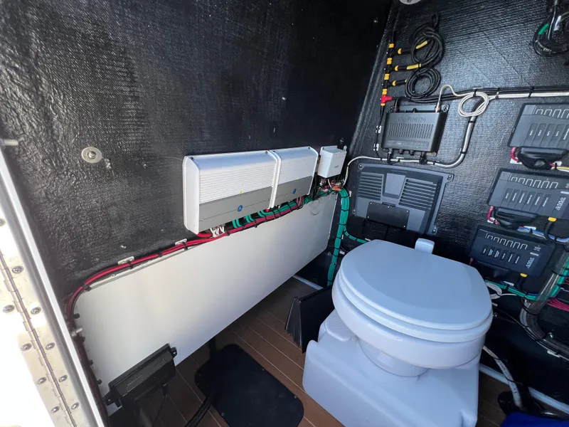 Slide: The Image of Yellowfin 32 Offshore 2022 - 58