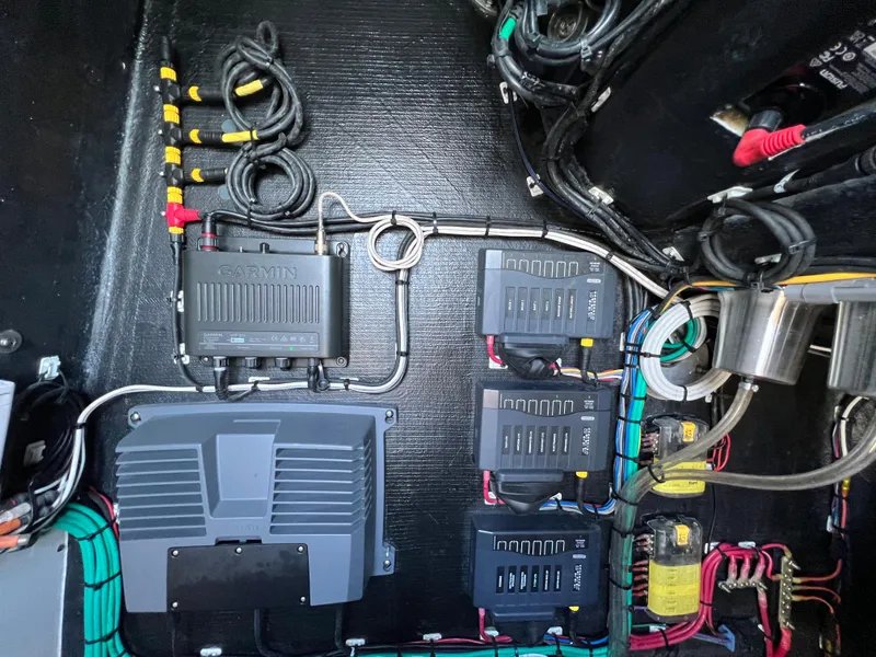 Slide: The Image of Yellowfin 32 Offshore 2022 - 60