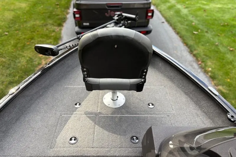 Slide: The Image of 2023 Tracker Pro Guide V-16 SC boat interior with seat and trolling motor. - 7