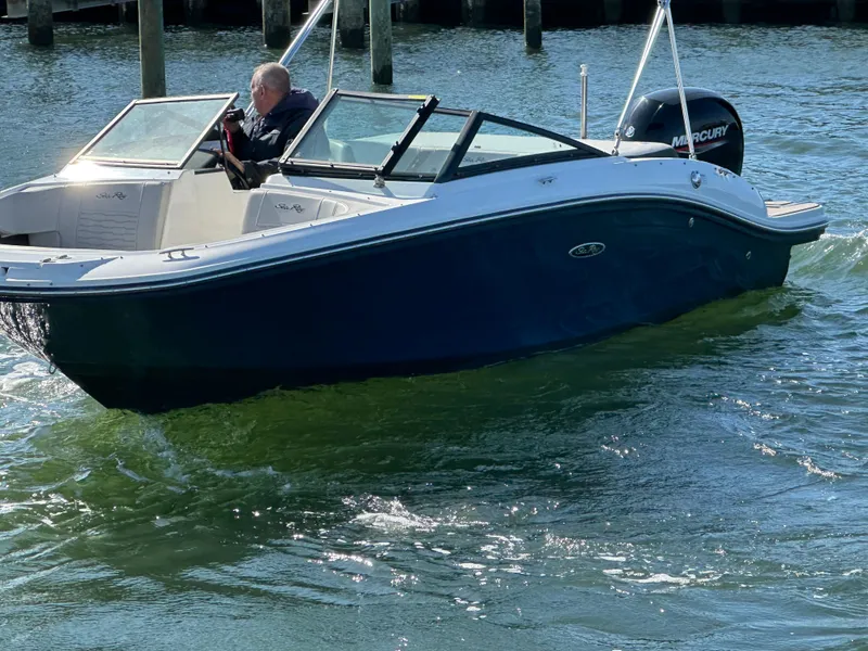 Slide: The Image of Sea Ray SPX 190 Outboard 2022 - 22