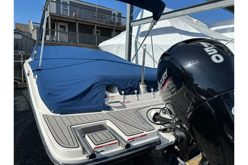 Slide: The Image of Sea Ray SPX 190 Outboard 2022 - 25