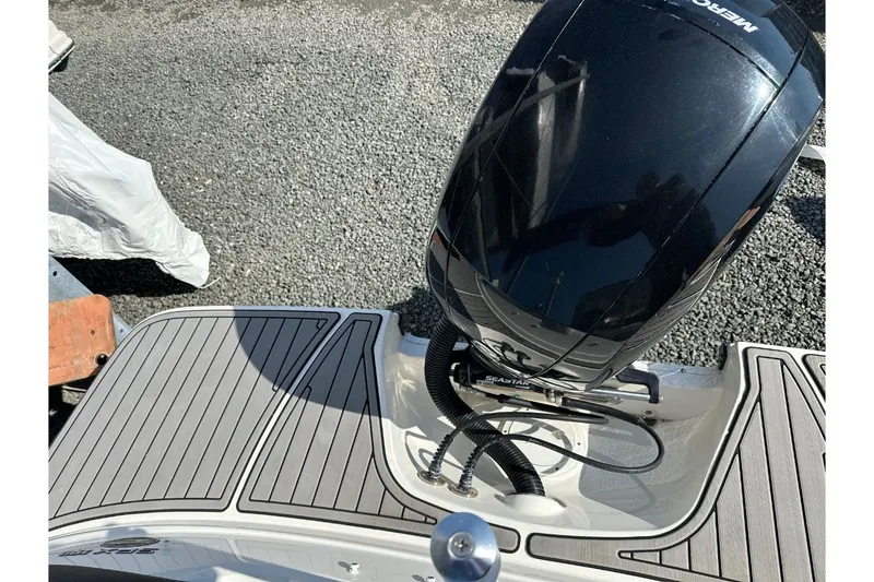 Slide: The Image of Sea Ray SPX 190 Outboard 2022 - 30