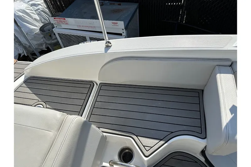 Slide: The Image of Sea Ray SPX 190 Outboard 2022 - 33