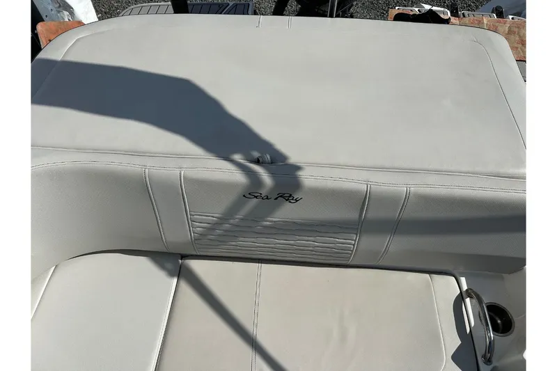 Slide: The Image of Sea Ray SPX 190 Outboard 2022 - 35
