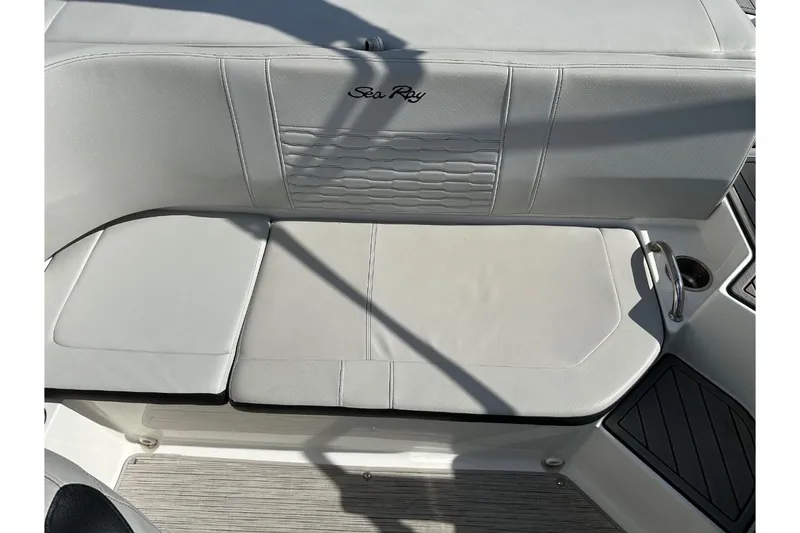 Slide: The Image of Sea Ray SPX 190 Outboard 2022 - 36