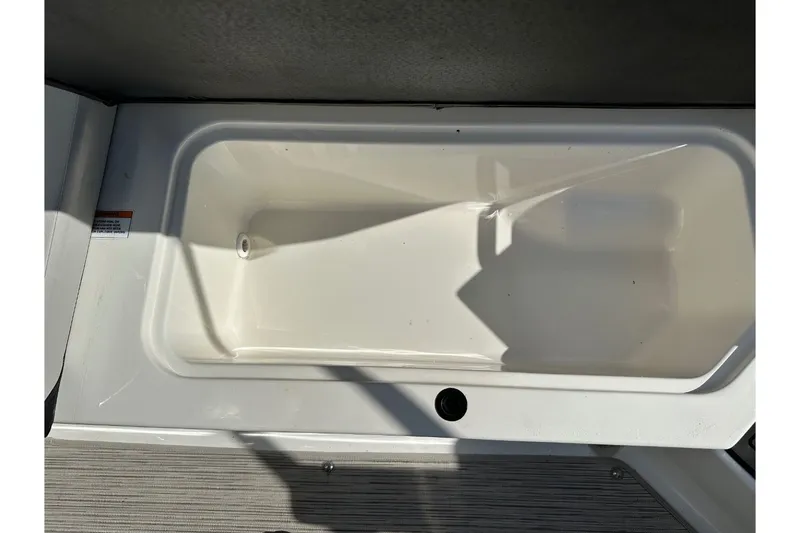 Slide: The Image of Sea Ray SPX 190 Outboard 2022 - 37
