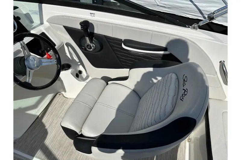 Slide: The Image of Sea Ray SPX 190 Outboard 2022 - 39