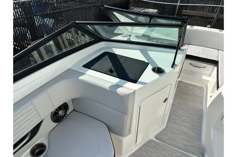 Slide: The Image of Sea Ray SPX 190 Outboard 2022 - 42
