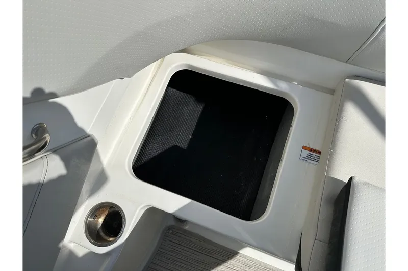 Slide: The Image of Sea Ray SPX 190 Outboard 2022 - 43