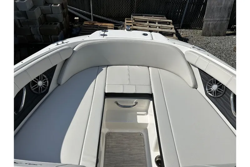 Slide: The Image of Sea Ray SPX 190 Outboard 2022 - 45