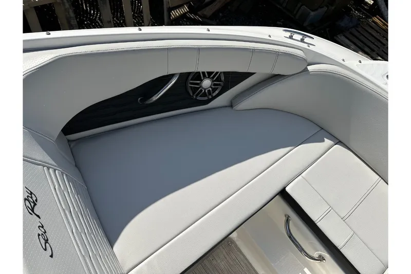 Slide: The Image of Sea Ray SPX 190 Outboard 2022 - 46