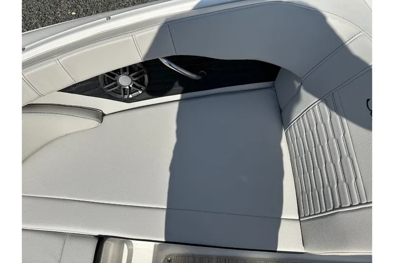Slide: The Image of Sea Ray SPX 190 Outboard 2022 - 48